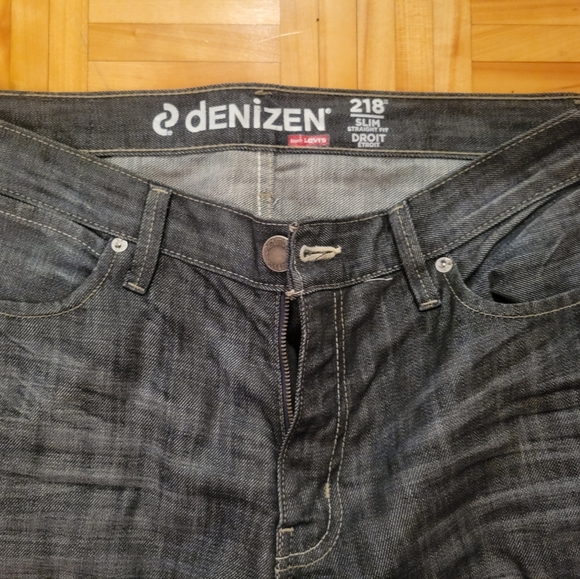 Men's Levi Jeans - Picture 2 of 3
